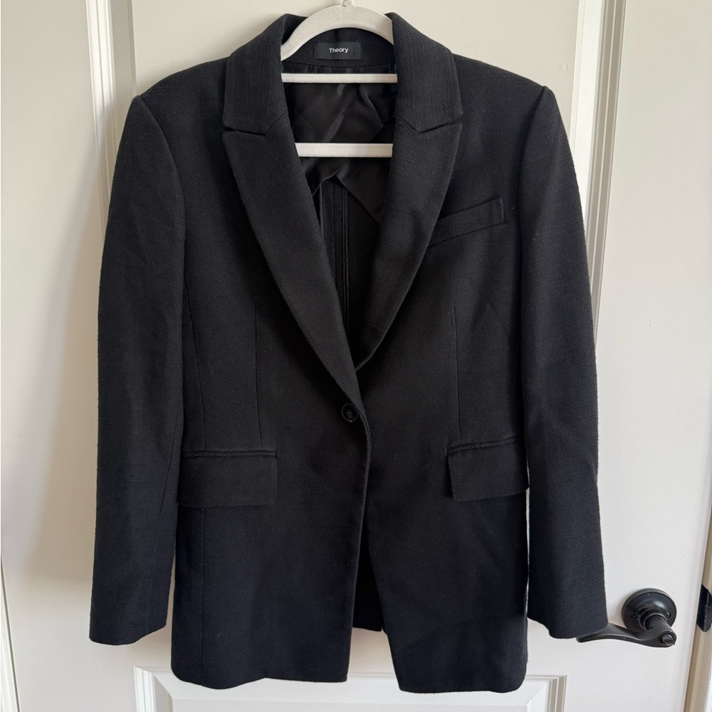 Theory Black blazer with a classic look
